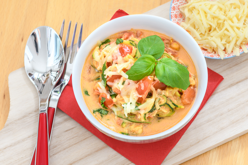 Zucchini Spaghetti in Tomaten Käse Sosse | Connys Foodblog